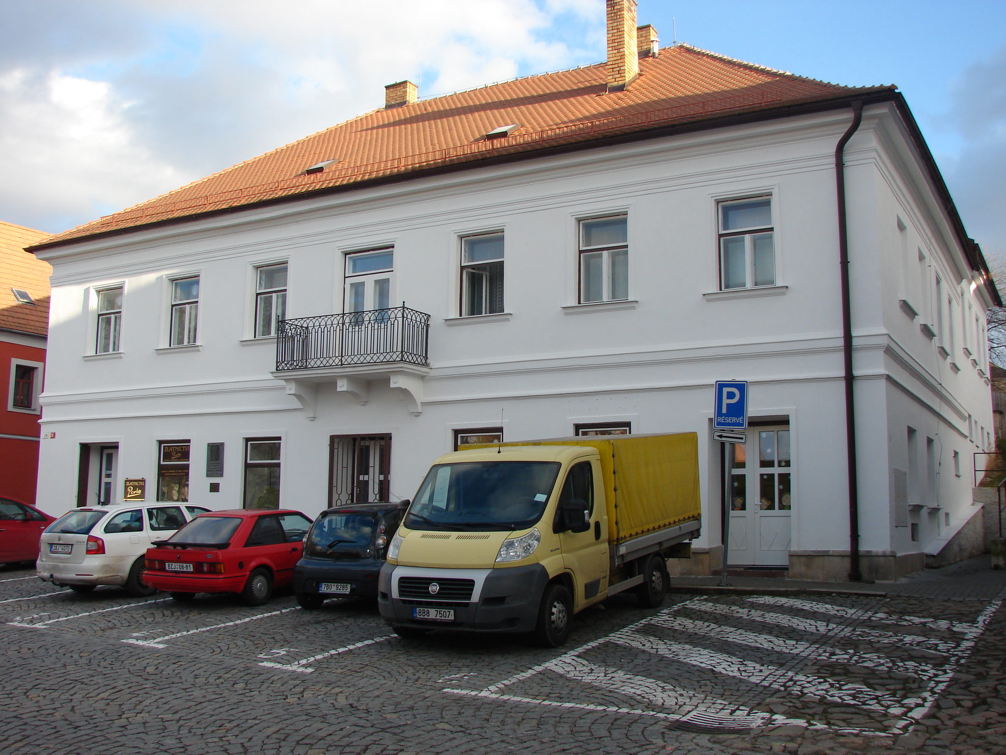 Zvyšování nájmu čeká obecní byty, například v tomto domě na Zborovské ulici