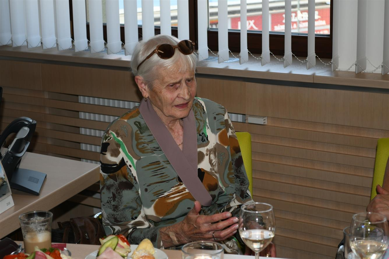 Olga Oldřichová při oslavě svých 90. narozenin na boskovické radnici