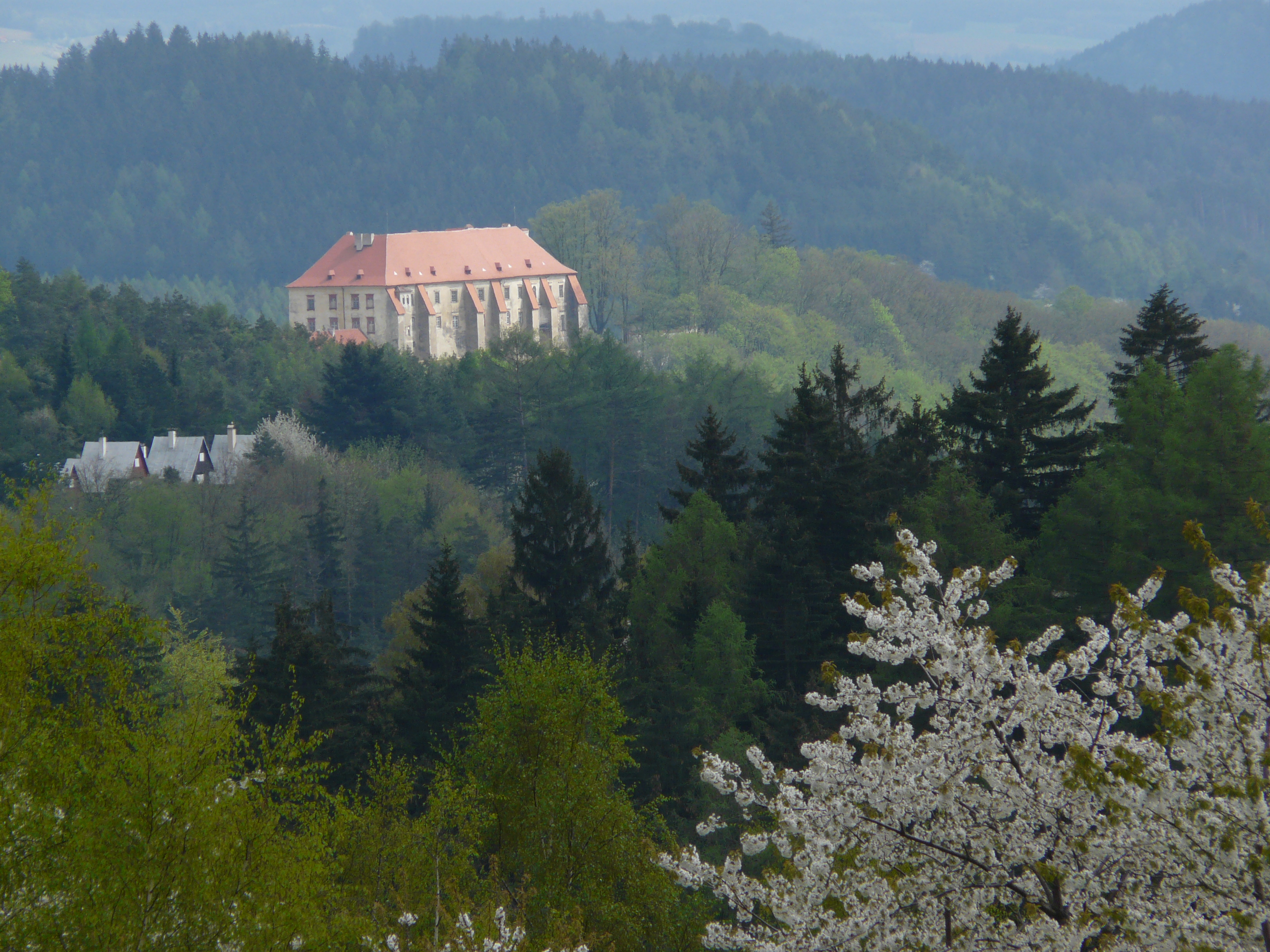 Kunštátský zámek od Makova, květen 2010