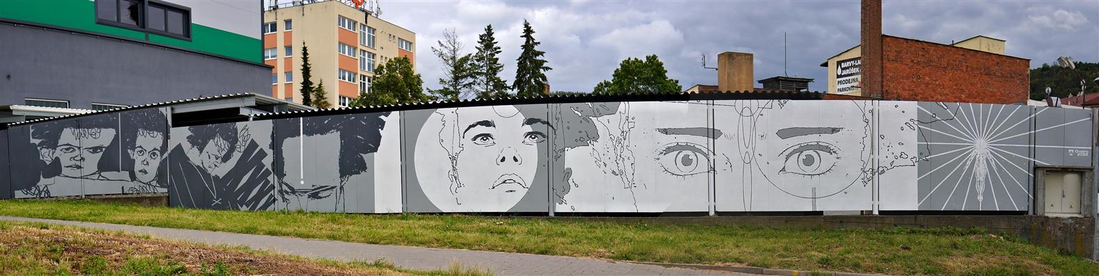 Nový street-art na zdi v centru města poblíž „Potápěče“