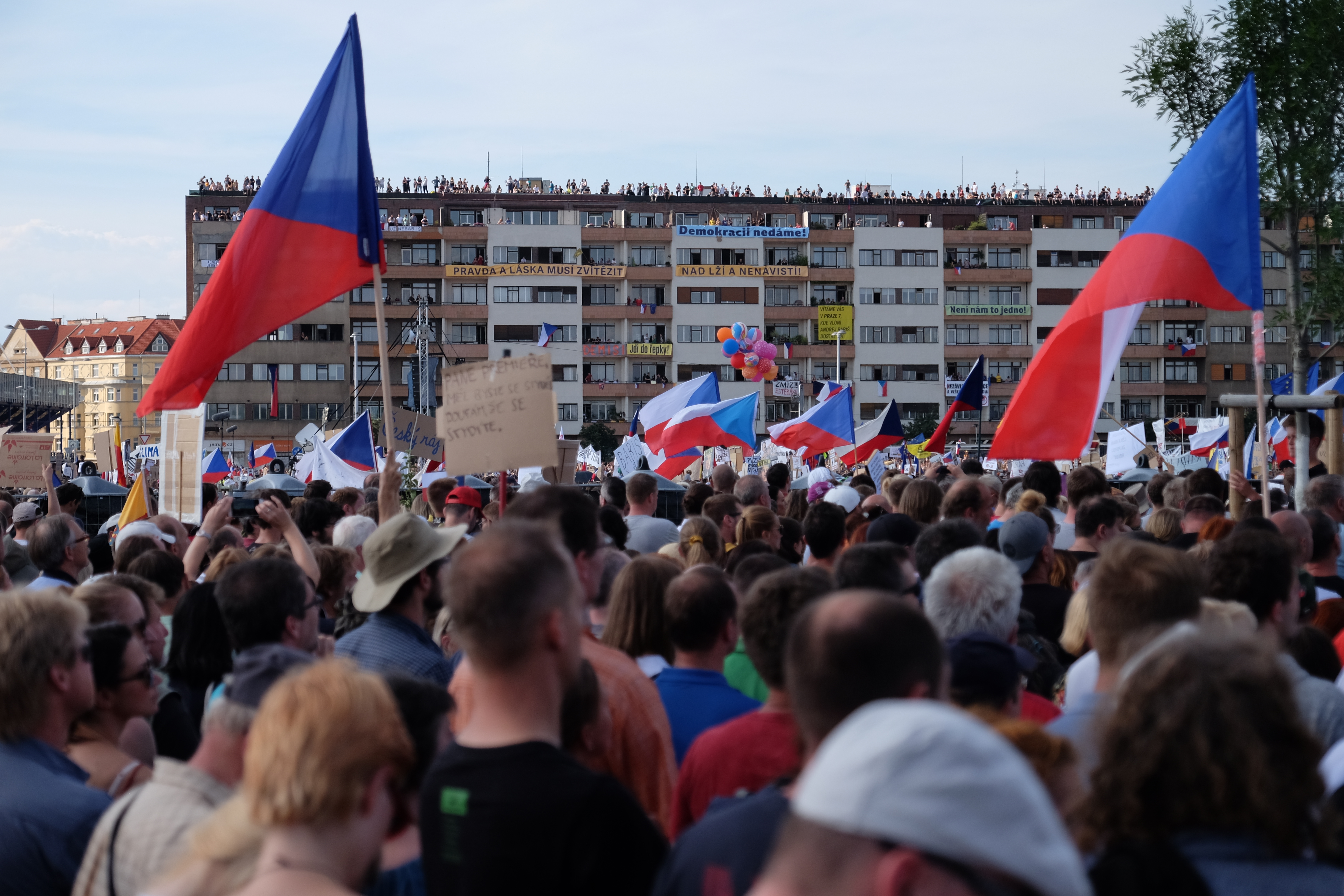 Demonstrace na Letné